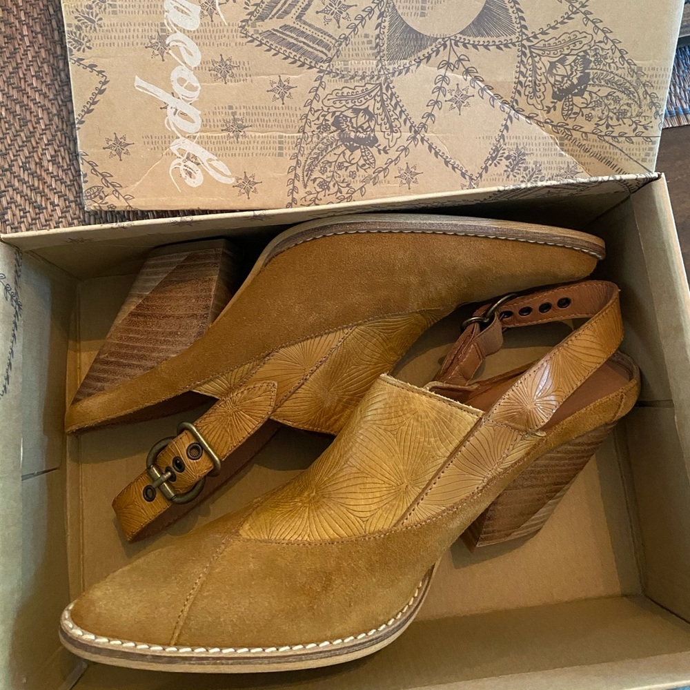 NIB Free People Silverton Slingback Mule in Taupe